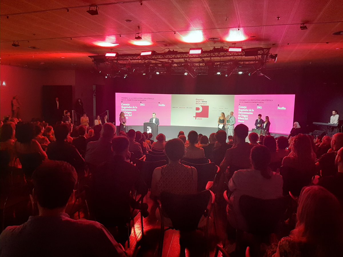 👏 Recoge Miguel Sanz, Director General de <a href="/DORibera/">Ribera Del Duero</a> que asegura que "en 40 años nos hemos esforzado ser referente vino de calidad y de cultura" 📗🍷