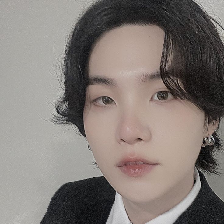 ficwrightervttv's tweet photo. #yoonminau #yoonmin #jimsu #jimsuau

- А теперь закрой глаза, - Юнги проводит по мягким губам кисточкой, вызывая мурашки.

- Юнги, я, - но его прерывают, прикасаясь в еле ощутимом поцелуе, вызывая табун мурашек.

- Помолчи, я хочу распробовать твои губы, - и снова целует. https://t.co/OOSSeE0bct