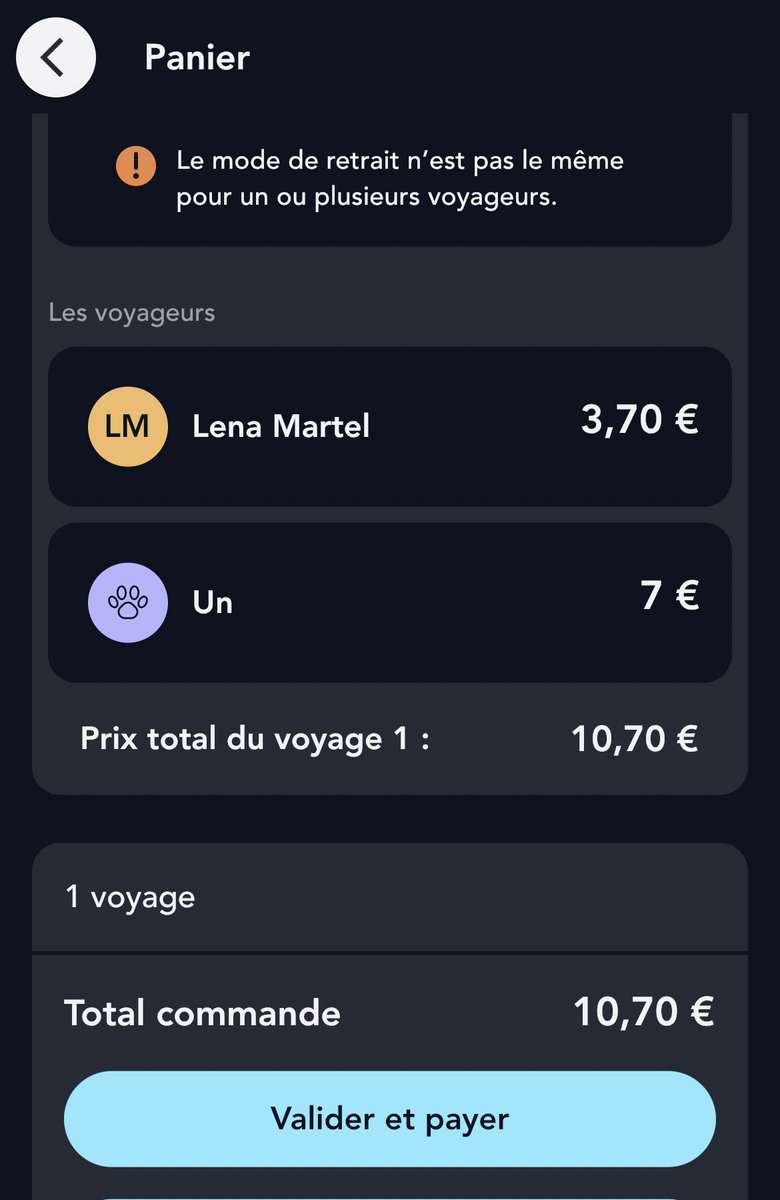 Lenamrtl's tweet photo. C’est honteux pour un chien qui reste couché à mes pieds mdr pour 10 min de routes 😂😅 @GroupeSNCF @SNCF https://t.co/gaVxE48cYl