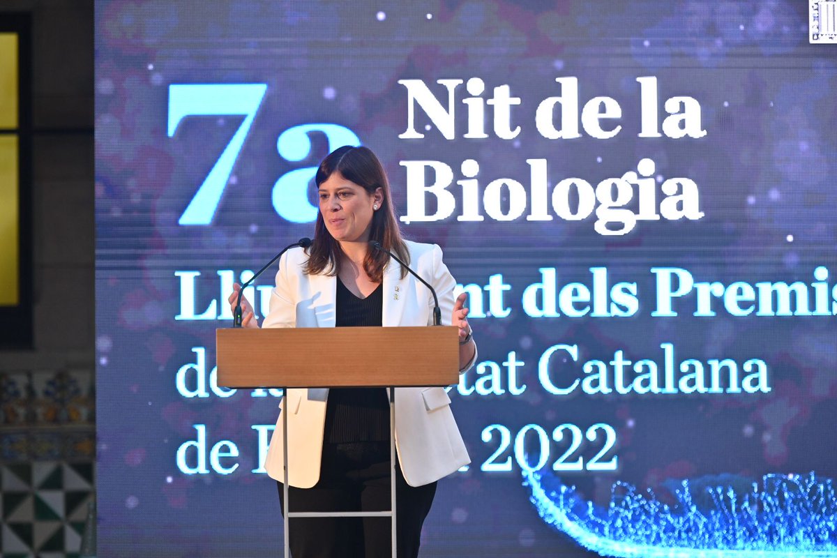 SCB_iec's tweet photo. La Sra. Gemma Geis, consellera de Recerca i Universitats de la Generalitat de Catalunya @govern reclama la visibilitat de les dones científiques del nostre país, i valorar i potenciar la recerca del nostre territori
#NitBio2022 #PremisSCB2022 https://t.co/EuOkDi5EDH