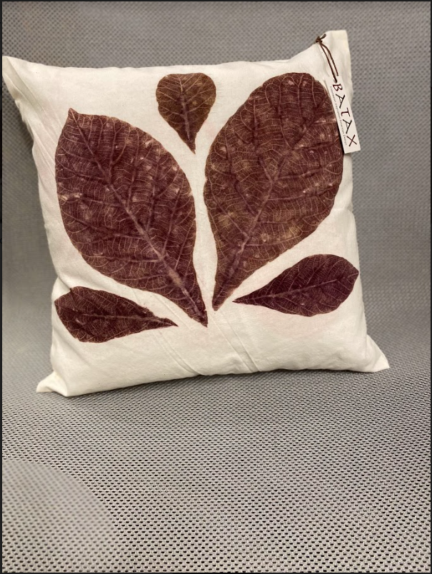 Need a unique gift for a summer wedding? Wish your favorite couple years of joy together with this beautifully crafted throw pillow, surely a favorite for years to come! #weddinggift #ido #luxurygifts