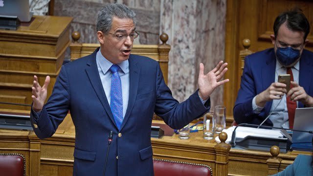 Sakiss_M's tweet photo. Πόσο πόνεσε η ιστορική αλήθεια κύριε Συρίγο ;;
Κάπου τόσο παιδιά μου!!
#Συριγος
#πολυτεχνείο https://t.co/8hYTdg7x9W