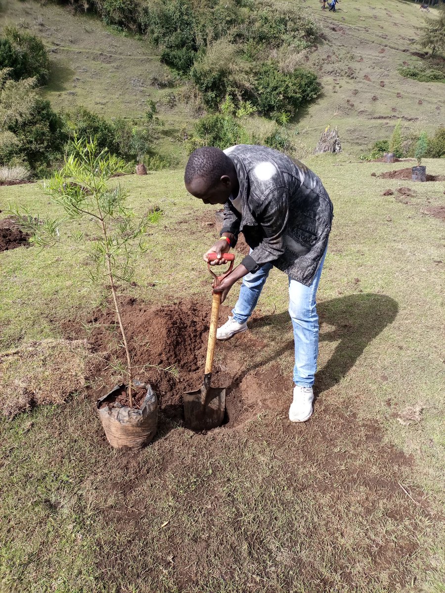 Geejoe15's tweet photo. We are doing this for ourselves . Our country . Our planet and our future generations
@evakimathi
@Dedankm
@KeForestService,
@KeEquityBank
@kdfinfo
#DKFNAKURU
#1milliontrees4Teddy
#Ragia
#savetheearth
#tree4betterlife
@kdf https://t.co/Ke5nqUVgET