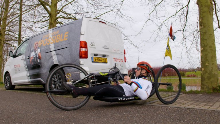 Welzorg Nederland (@welzorg) on Twitter photo Vanavond is onze ambassadeur <a href="/jetzeplat/">Jetze Plat</a> te gast in de Avondetappe! Hij blikt terug op zijn gouden race tijdens de paratriathlon van Montreal afgelopen weekend én op zijn beklimming van de Alpe d'Huez van vandaag. Kijken dus, 21.53u, NPO 1!
#avondetappe #jetzeplat #ambassadeur Vanavond is onze ambassadeur <a href="/jetzeplat/">Jetze Plat</a> te gast in de Avondetappe! Hij blikt terug op zijn gouden race tijdens de paratriathlon van Montreal afgelopen weekend én op zijn beklimming van de Alpe d'Huez van vandaag. Kijken dus, 21.53u, NPO 1!
#avondetappe #jetzeplat #ambassadeur