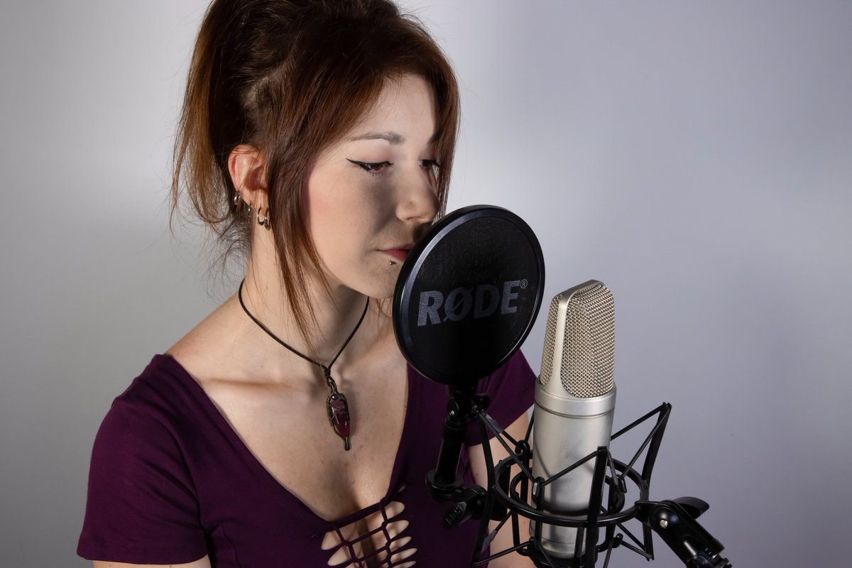 CutePutti's tweet photo. This is my cover of "Ocean Eyes", one of my favorite songs by @billieeilish: https://t.co/lcnirWIKTQ Hope you'll like it ❤️ #BillieEilish #musician #singer #musiclove #newcover https://t.co/6prh6Nc5SJ
