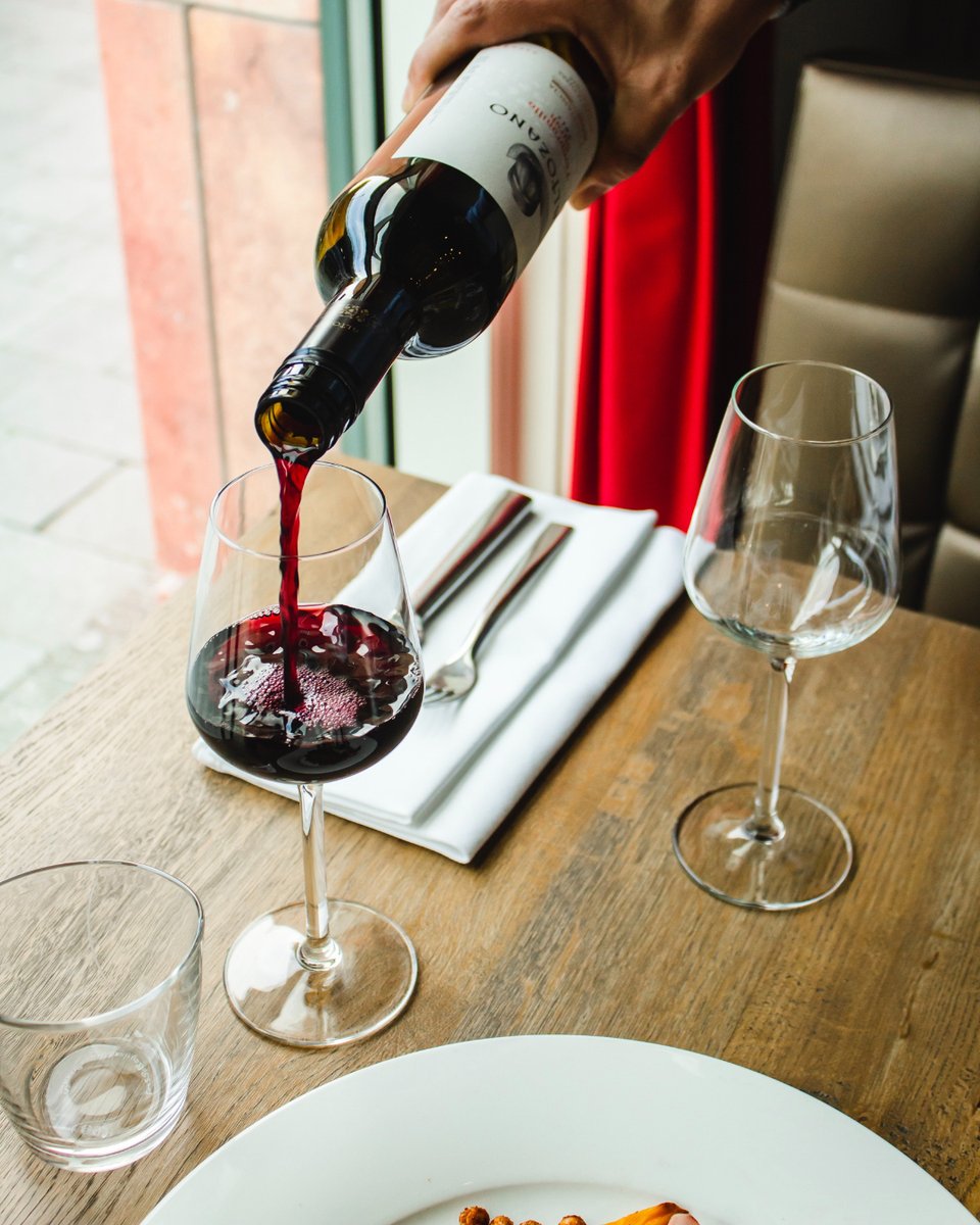 ¡Maridá tu plato con exquisitas etiquetas! 🍷🍽️

Hacemos envíos a todo el país ✈️
Si tu compra supera los $6.000 tenes ENVÍO GRATIS 🎉

#vino #vinoteca #vinotecasasociadas #argentina #país #envíos #maridaje #platos #menú #wine