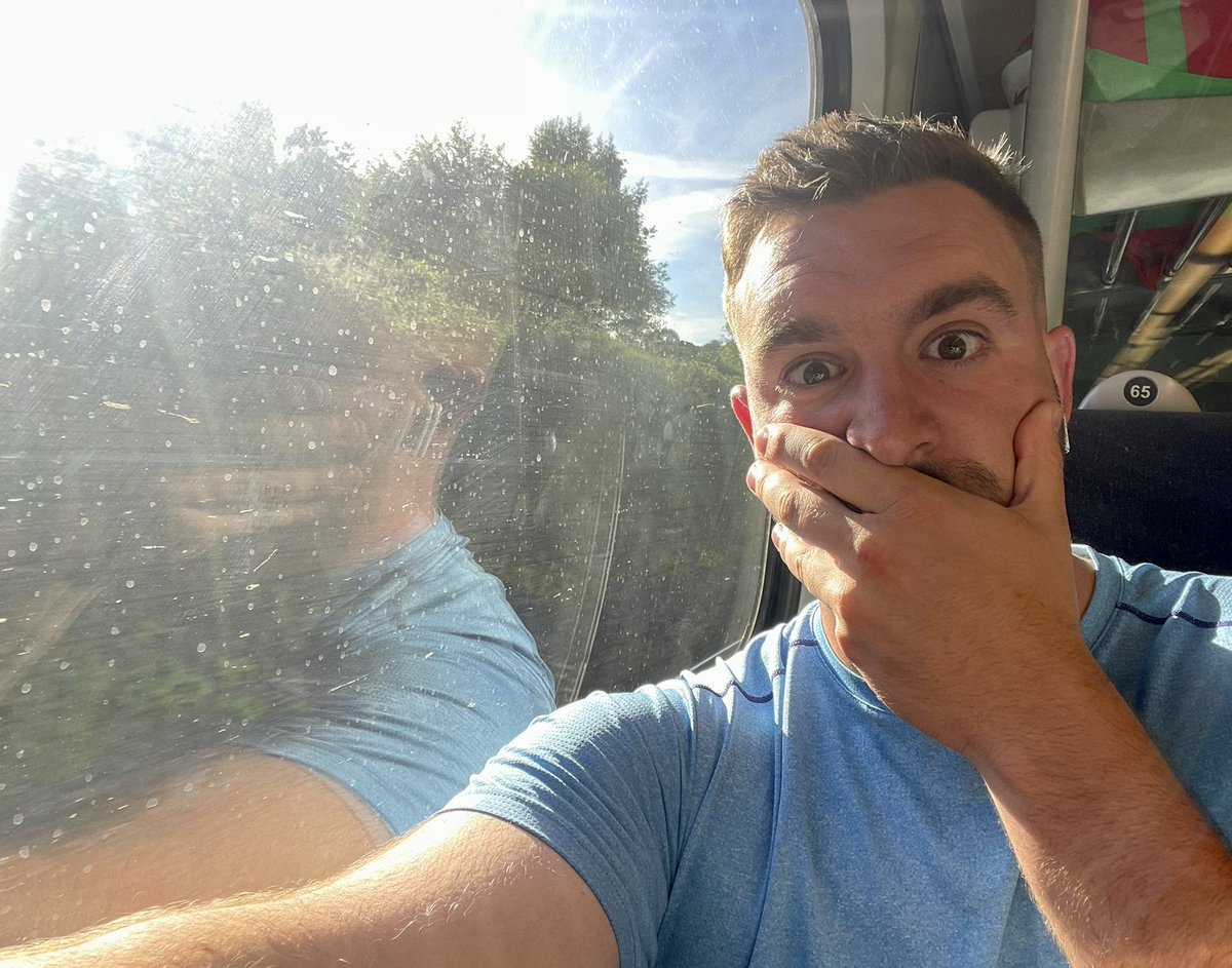 Methu cwylio bod fy albwm cyntaf allan FORY!! Methu disgwl i chi gyd clywed ‘Adra’n Ôl’ 💿 

Pinching myself…. First album is out TOMORROW! Can’t wait for you all to hear ‘Adra’n Ôl’ 💿 

<a href="/Sainrecords/">Sain</a> <a href="/CylchgrawnGolwg/">Cylchgrawn Golwg</a> @_GALERI_ <a href="/gruffydd_wyn/">GRUFFYDD • WYN</a> <a href="/DylanCernyw/">Dylan Cernyw</a> @osianhuw <a href="/BBCRadioCymru/">Radio Cymru</a>