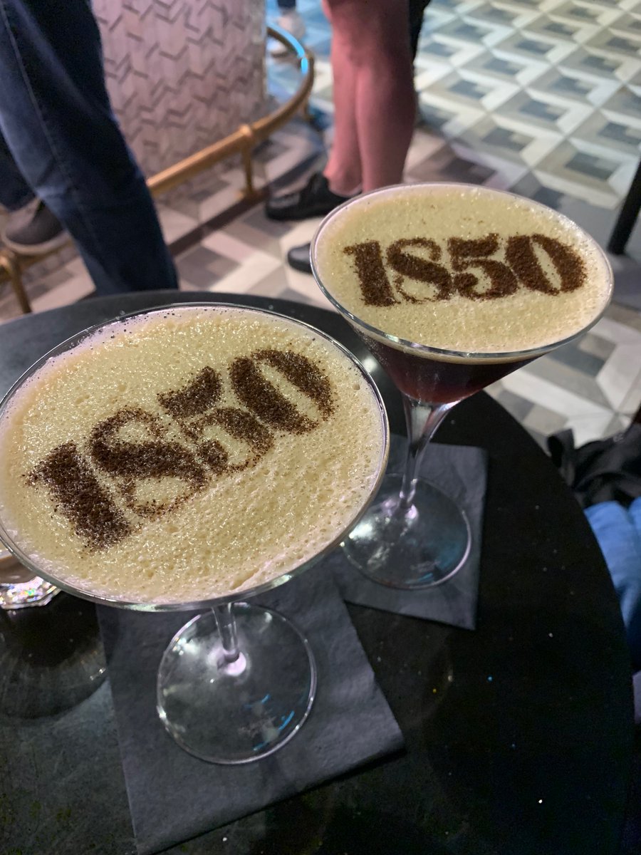 Derek75's tweet image. The difference between my friend Andrea taking a pic of our drinks (left) and my pic (right).