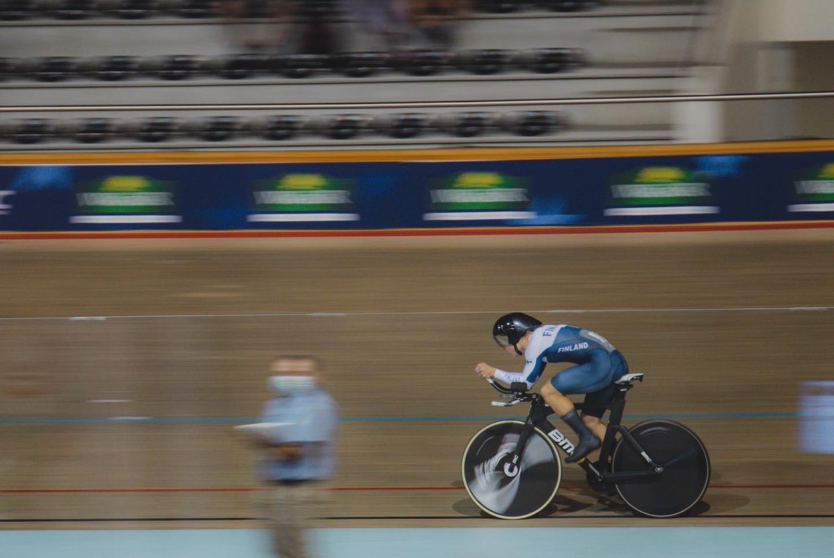 Severi Savukoski ajoi ratapyöräilyn miesten 4 km SE:n Portugalissa nuorten EM-kisoissa. Alle 23-vuotiaiden sarjassa ajava Savukoski rikkoi 26 vuotta vanhan ennätyksen ja uusi SE-aika on 4.26.026. Huippuajo riitti kovatasoisessa kilpailussa sijalle 13.

#suomenpyoraily