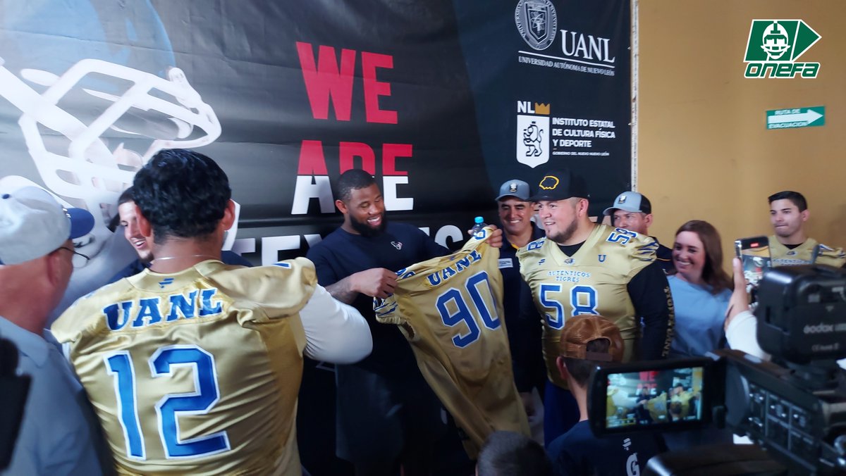 OnefaOficial's tweet photo. El pasado 13 de Julio en la Clínica de Futbol Americano en el Gaspar Mass, los @UANL_Autenticos junto con los futuros jugadores en Nuevo León y con apoyo de #AFANL, recibieron a los @HoustonTexans.

📷 @OnefaOficial  / Grace Herrera 
https://t.co/3XwhxegAhn https://t.co/85Vh2kj8PM