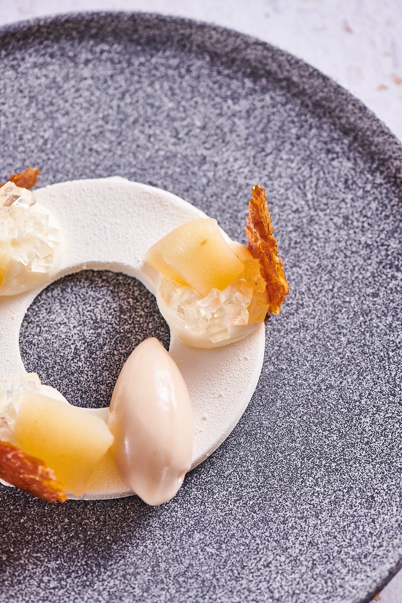 🍐Es hora de refrescarse con nuestras deliciosas Peras al vino “Jorge Ordoñez” y helado Amaretto

Reserva 📞 910210061
restauranteabarra.com/reservas/

#abarra #restaurantesmadrid #michellinstar #verano #postres #dulces #estrella #michelin #guiarepsol #gastronomia