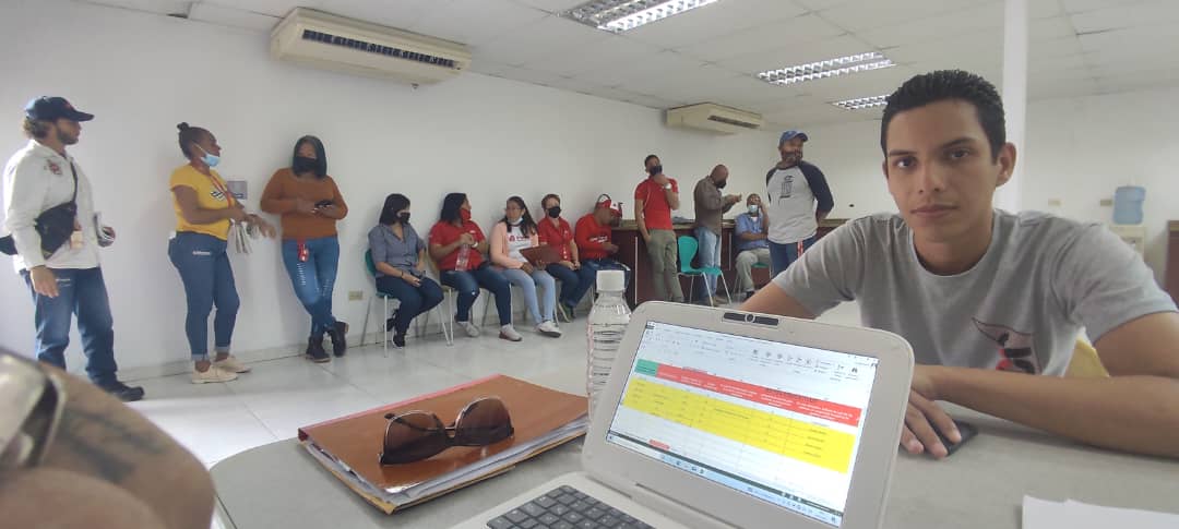 viceedutrabajo2's tweet photo. #EnFotos📸 || Cumpliendo las instrucciones del Pdte Obrero @NicolasMaduro se realiza caracterización de los trabajadores y trabajadoras de @gas_comunal con el objetivo de lograr su profesionalización con las Misiones Educativas y Universidades

#ProtegeteDeLaCovid https://t.co/VkCKFyunRc
