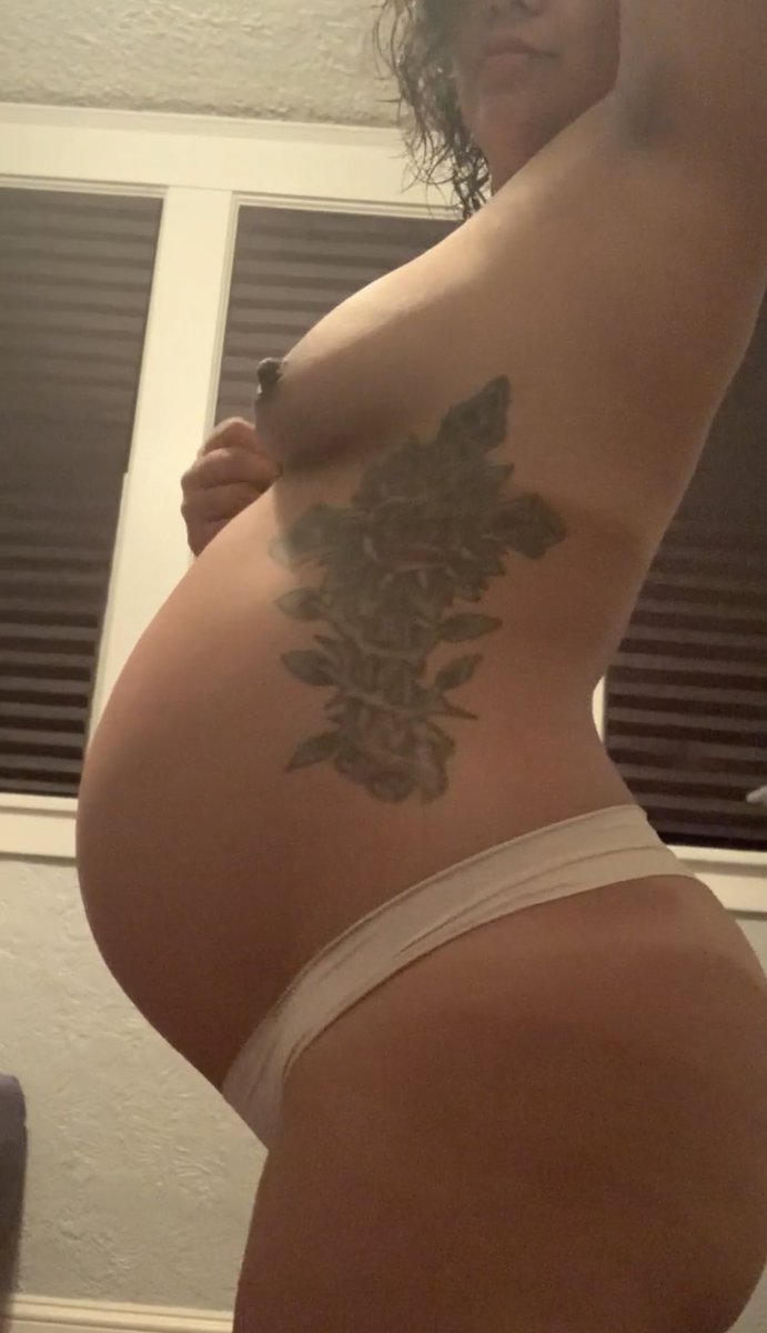 PrettyPreggo4's tweet photo. I like this bump angle https://t.co/LtOp8iZLtg for XX https://t.co/R9vyJVQ3sO
