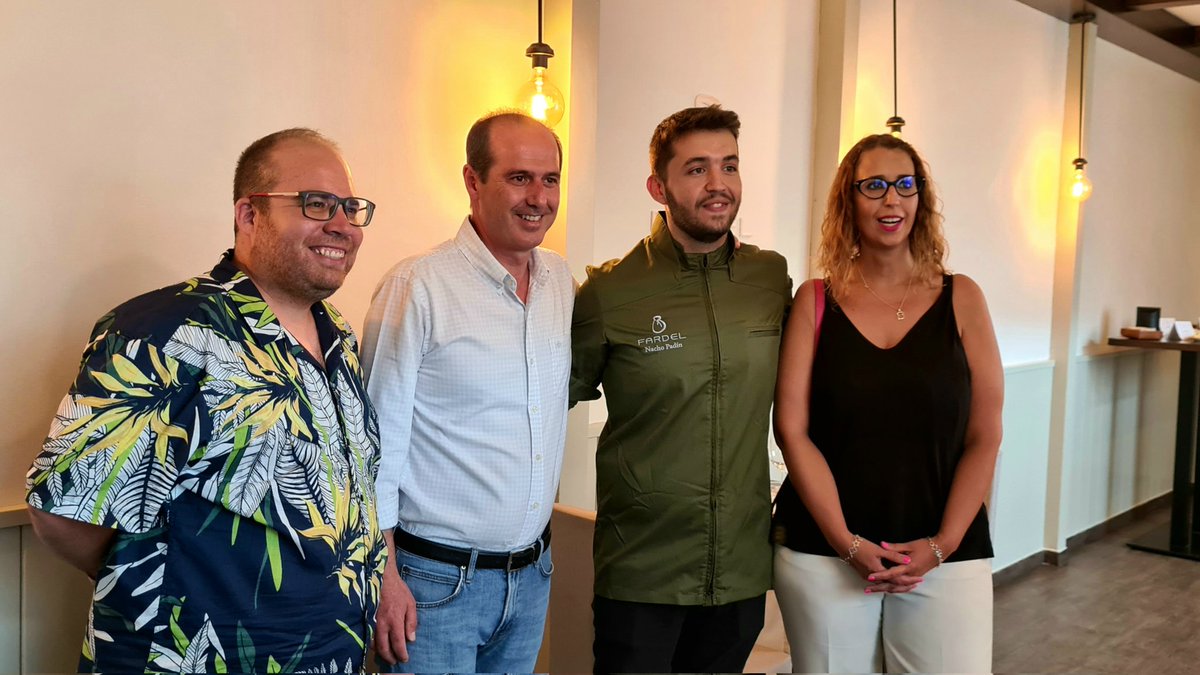 AlbertoRojoBlas's tweet photo. 🍽👨‍🍳 Abre sus puertas el restaurante Fardel, con un chef muy joven, Nacho Padín, que promete sorprender y que lleva a gala el nombre de nuestra ciudad y de nuestra provincia, con todas sus esencias y sabores. Mucha suerte y gracias por tu valentía. Guadalajara está de moda! https://t.co/zkXHx9X6qY