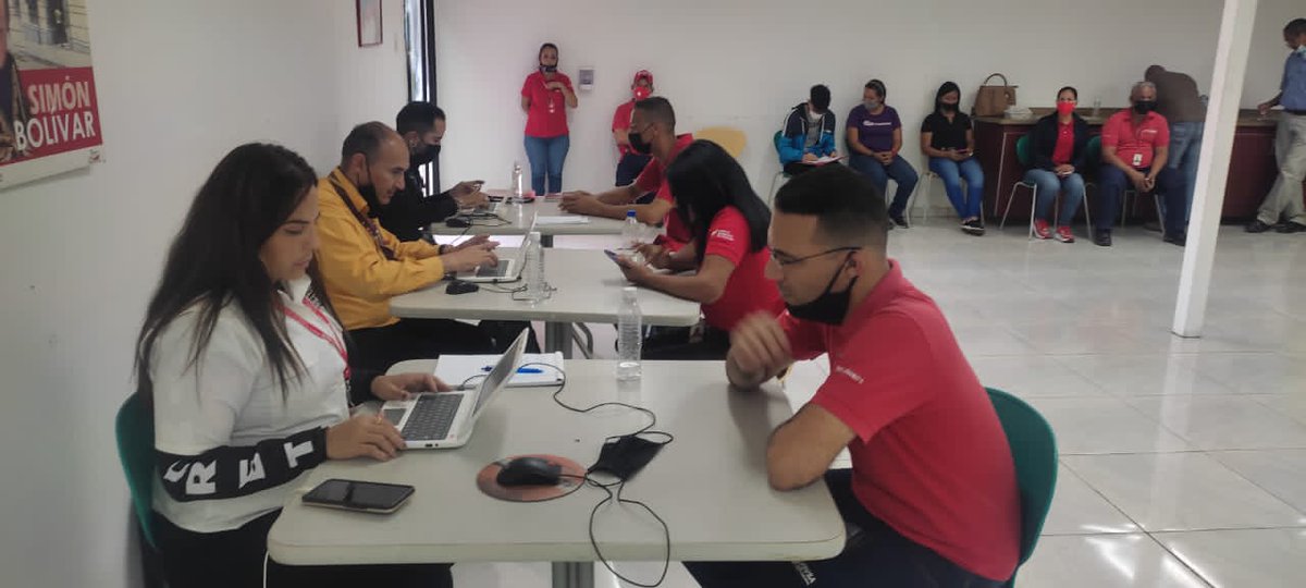viceedutrabajo2's tweet photo. #EnFotos📸 || Cumpliendo las instrucciones del Pdte Obrero @NicolasMaduro se realiza caracterización de los trabajadores y trabajadoras de @gas_comunal con el objetivo de lograr su profesionalización con las Misiones Educativas y Universidades

#ProtegeteDeLaCovid https://t.co/VkCKFyunRc