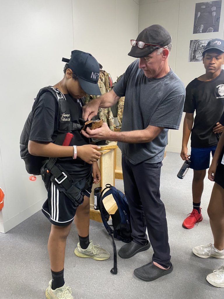 DEVCOM_SC's tweet photo. This morning, we had the honor of hosting the Cadets of the @NATICKPOLICE Youth Academy to show them the #ScienceBehindTheSoldier #SoldierCenterSTEM #STEM #community #TeamDEVCOM #ForgeTheFuture https://t.co/LGEJ65QwLt