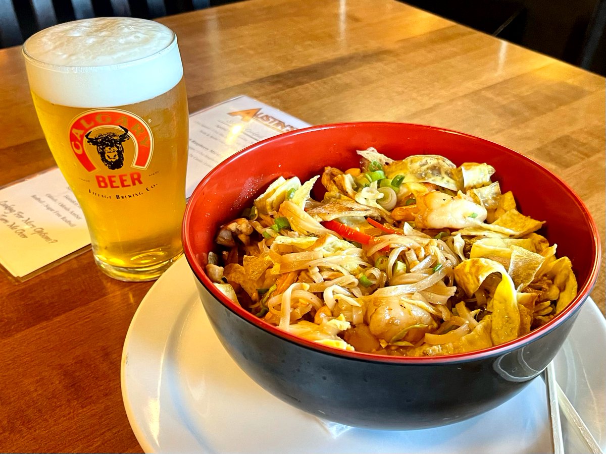 AustinsBar's tweet photo. Today we’re featuring our chicken and prawn pad thai and it just happens to pair beautifully with a cold pint of Calgary beer. Not a bad Stampede combo, right? Yahoo. https://t.co/09z66wN1to