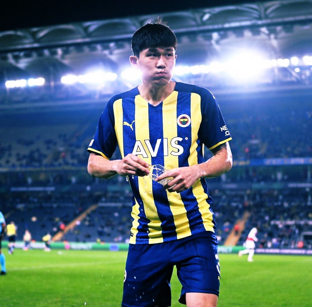 KramponluPisago's tweet photo. “Geldi bir tufan, gitti bir boran. Gövde üstünde baş, baş üstünde akıl bırakmadı, esti geçti. Bu yaşıma geldim, bu kadar savunmacı gördüm, böylesini görmedim. Koca ligi kestane yaptı, çizdi gitti…” https://t.co/KqZbFThVbM
