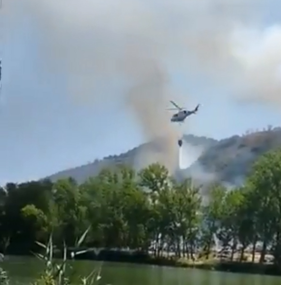 Controlado el incendio que ha calcinado 10 hectáreas de matorral y arbolado entre Fuenmayor y Lapuebla - is.gd/pjIFqV