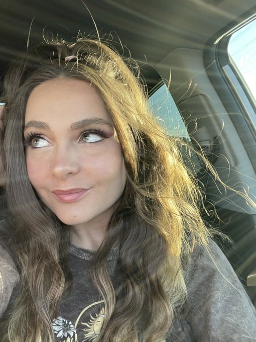 I always love when I get to go live on such a high platform! I hope you didn&rsquo;t miss out on the steamy<a href="/tag/newprofilepic"class="tags"><span>#newprofilepic</span></a>