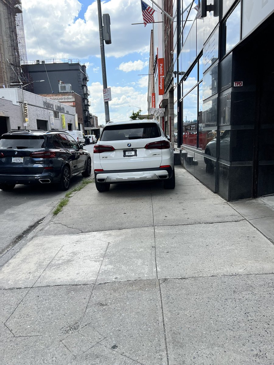 jehiah's tweet photo. The thing almost every auto body shop does. 5 vehicles in the street and on the sidewalk here with no license plates. W47th. @ebottcher @Jordanwfeiner will you help? NYPD won’t ticket (no plates) and DSNY won’t tow (auto body shop will claim them) https://t.co/uHhHRrumyb