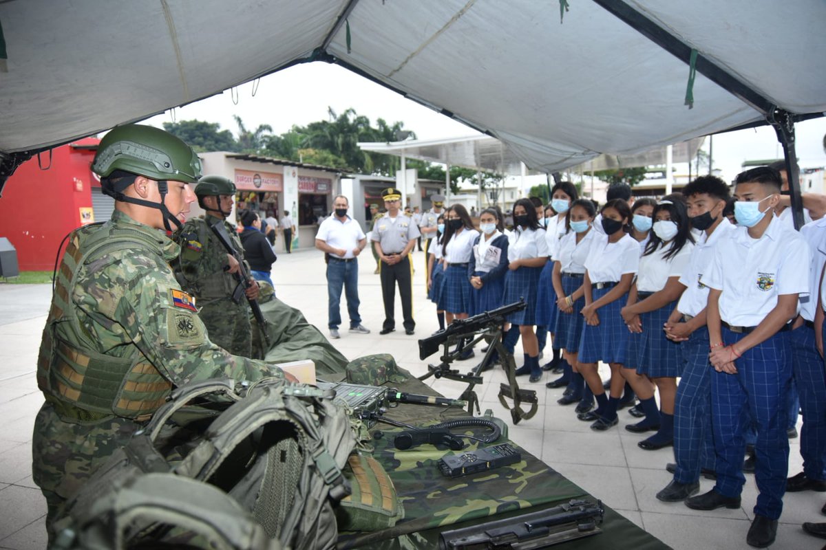 CedeDoc's tweet photo. #Manabí | La Escuela Superior Militar Eloy Alfaro realizó una casa abierta en #Portoviejo en la cual se da a conocer  su oferta académica a los alumnos de las instituciones educativas.

#EducandoMilitaresDelFuturo https://t.co/jN2sN4671A