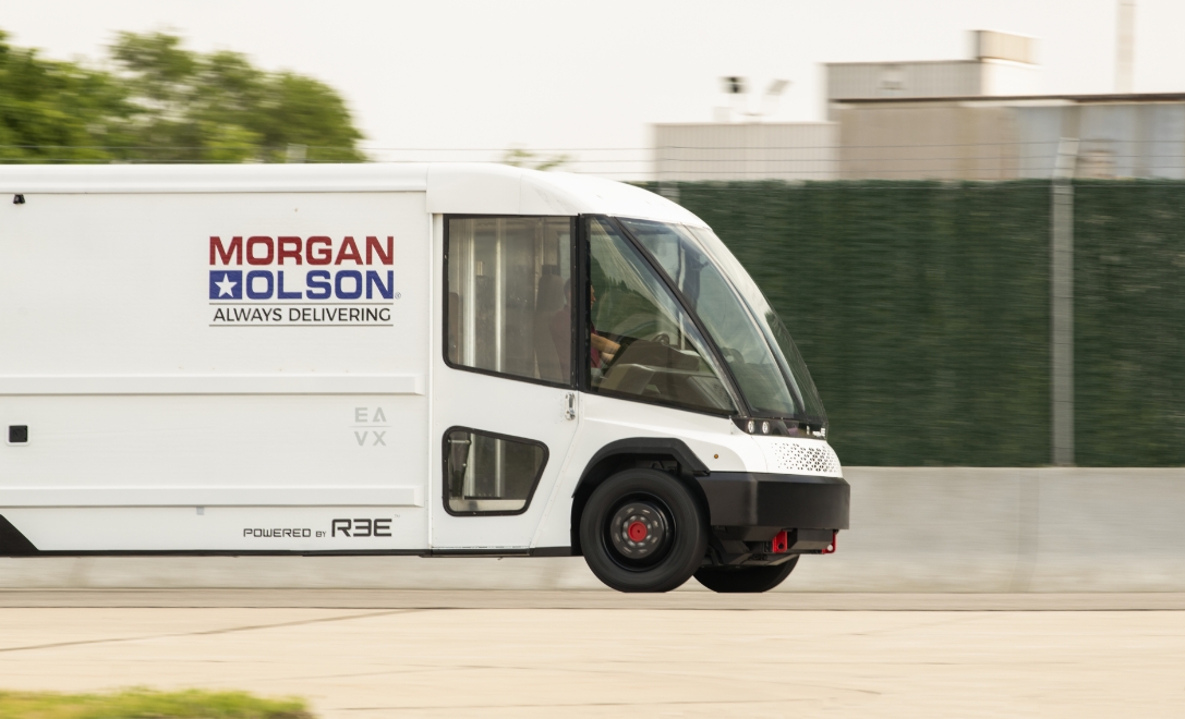 ReeAutoOfficial's tweet photo. REEimagining the walk-in van!
Borne out of a #partnership with body manufacturers Morgon Olson & EAVX, Proxima is powered by REEcorner™️ technology and our P7 Chassis, delivering an #electricvan purpose-built for #lastmile delivery fleets.
#Partnership #PoweredbyREE #ThisIsREE https://t.co/q5o2jD23kQ