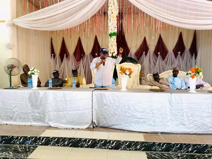ImranJ1's tweet photo. A meeting with the coalition of Student Union Government and NAKKATS, Katsina Chapter at 3AS Event Hall in Katsina. We discussed my plans and the agenda for the people of Katsina State. 

#JinoImran
#ReadyToServe https://t.co/qQTrB6KsHl
