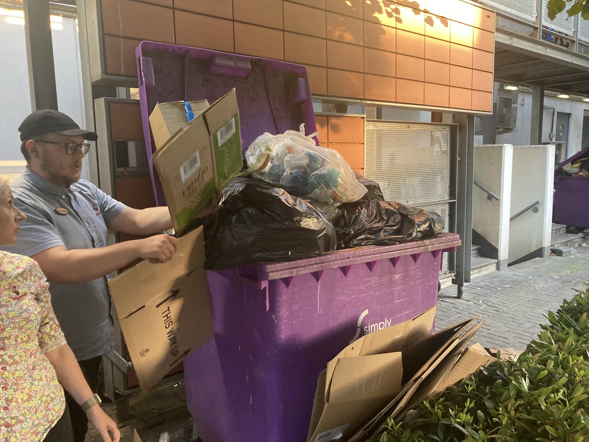 AStJMBrown's tweet photo. @NandosUK Disgusting state of Nando’s bins in Whitechapel. No respect for the local community. (Rats are happy though!! https://t.co/pfY5xwr5b0