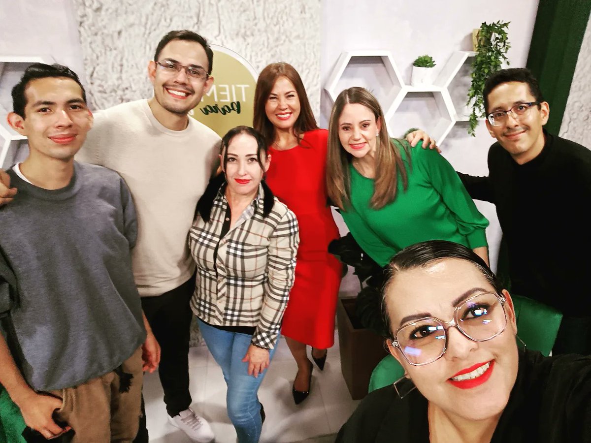 rbk_torres's tweet photo. Terminamos dos días de grabación en #EsneTV 👌😊
Tengo el mejor trabajo del mundo mundial 🫶 #MuyAgradecida https://t.co/CK4LTZlYJN