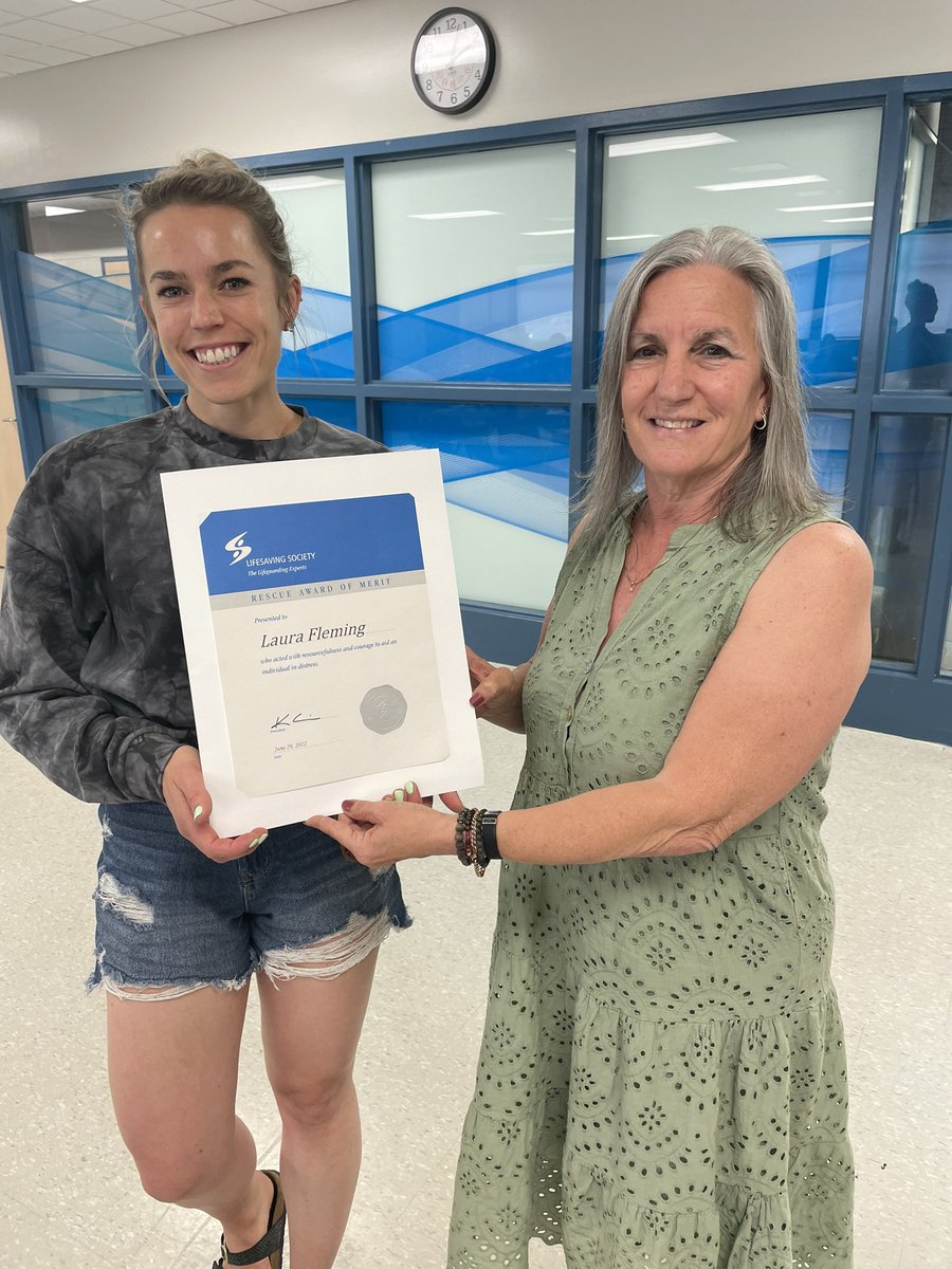 Congratulations to Laura, the Summer Pool Manager for East Lions Community Centre for earning the Lifesaving Society Rescue Award of Merit! 

Laura is receiving this for her rescue of two individuals in distress on Lake Huron

#drowningprevention #swimtosurvive #lifesavingsociety