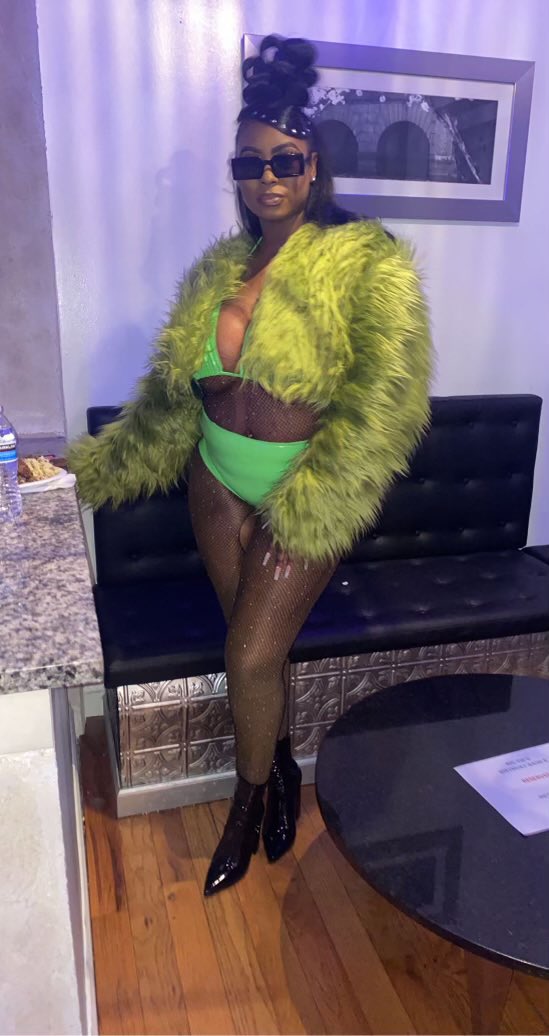 HemHers_'s tweet photo. Custom Faux fur Jacket, bra top and bottoms π #hemhers #themeParty https://t.co/wFoxjX2q74