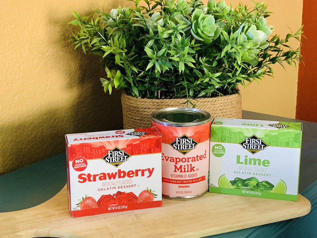 mamanoticias's tweet photo. ¿Alguien dijo postres?  Gelatina bicolor 🛒 @smartfinal #MySmartandFinal https://t.co/fdza52HW3P