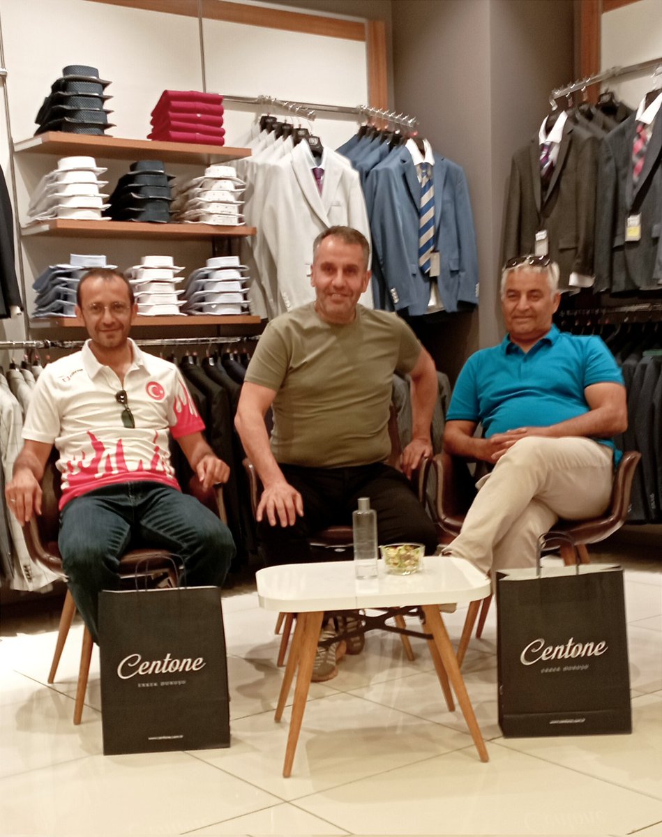 koceahmet23's tweet photo. Değerli Abim #İmparator @Şeref tutaş  @Mevlüt yıldırım  kardeşim ziyaretime geldiler yine gandırdım😂 tabi #AlattininTutaş dirimini de yaptım sağlıkla Güzel günlerde kullan Abim.
#Elazığspor #UKİ #Centone https://t.co/dz8iPfDOp0