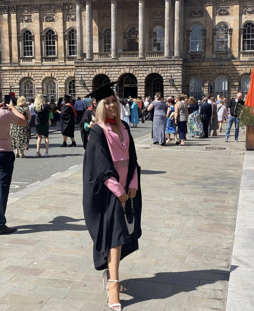 t0ffee78's tweet photo. Really proud of our daughter, 1st class Hons. #proudparent https://t.co/Y98wZPOlOk