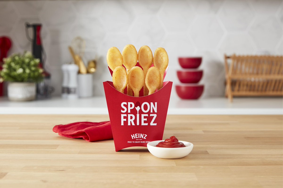 fatkidfactoids's tweet photo. Made entirely out of potato, Heinz Spoon Friez resembles the same shape of a traditional spoon, allowing you to fry-nally scoop up the perfect amount of sauce in one clean swoop. https://t.co/MlrVNRX9Q9