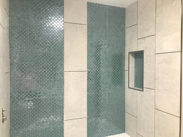 Tomorrow is Friday which means today is #TransformationThursday!  This unique tile is by far one of our most popular, and the perfect addition to any bathroom accent wall, spa, hot tub, or even swimming pool! 

Shop now!
 bit.ly/2XKLdRm
 #bathroomrenovation #fishscale