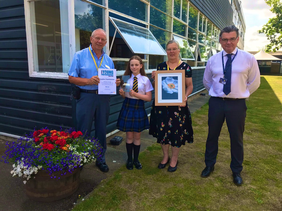TVisualarts's tweet photo. Congratulations to Sophie who won the National finals for the @Rotary Young photographer competition with her beautiful flower photo! First time winner in Kent! #ProudToBeTowers https://t.co/jZapucAIN4
