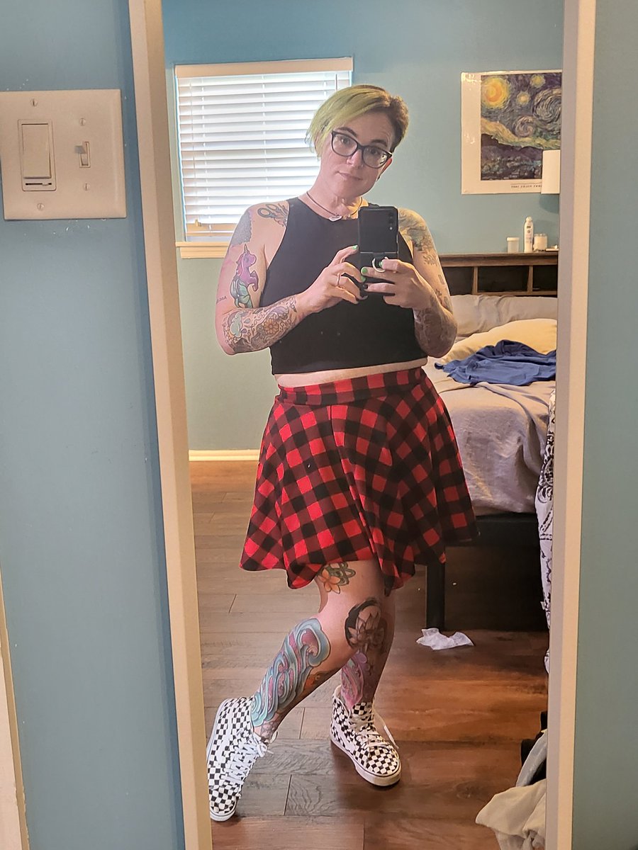 CynfulUkes's tweet photo. I am peoples and hot and awesome. Be aware of me, and feel free to stare.
#NonBinaryPeoplesDay #NonBinaryAwarenessWeek #NonBinaryWeek #NonBinary https://t.co/gH4GrtLPIg