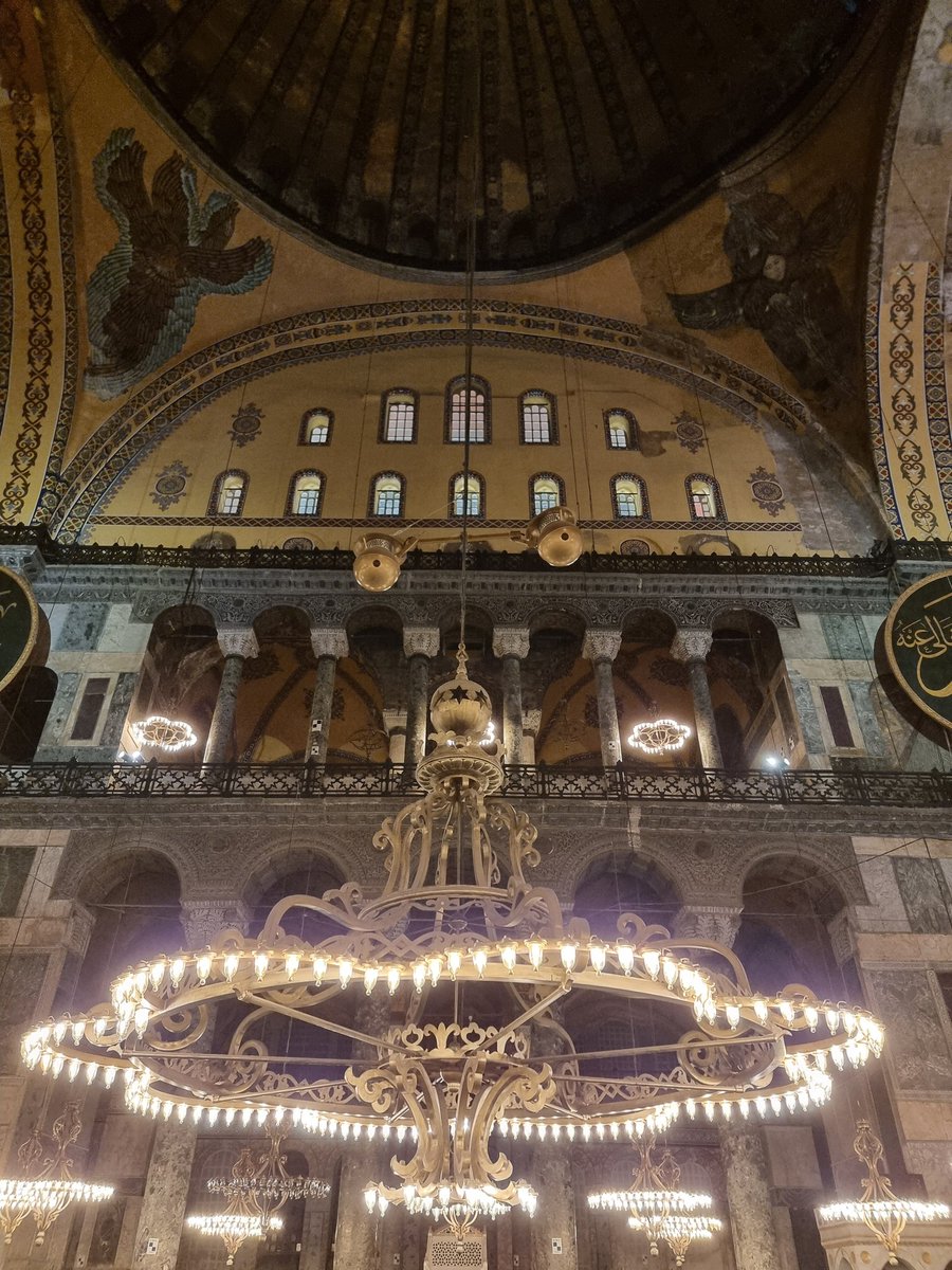 Bh_remi's tweet photo. Sainte-Sophie, c'est encore plus magique à la nuit tombée.
#İstanbul #hagiasophia https://t.co/ITok1gHVXH