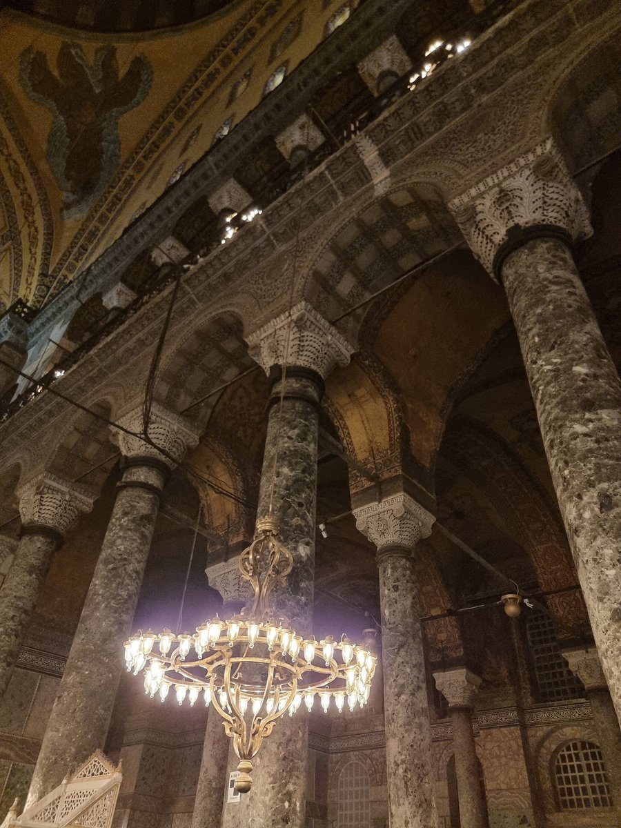 Bh_remi's tweet photo. Sainte-Sophie, c'est encore plus magique à la nuit tombée.
#İstanbul #hagiasophia https://t.co/ITok1gHVXH