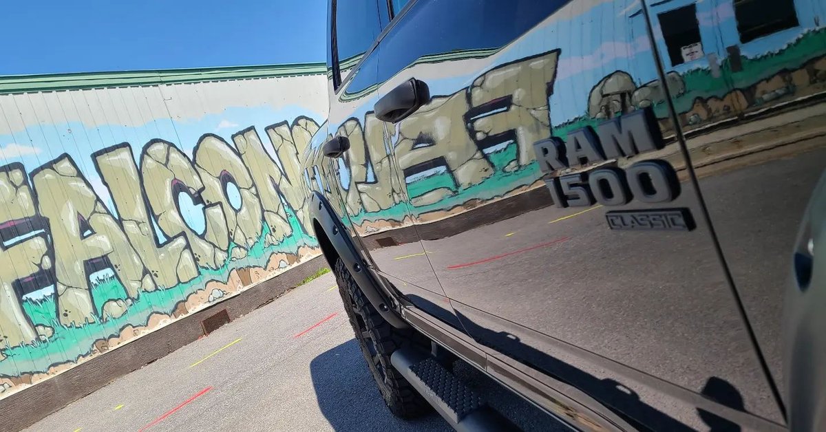 JTCkingston's tweet photo. Who doesn't love it when their pals stop by! 👋 @eh_tv posted these shots after passing by the ole' Kingston RAM headquarters earlier this week - 🏠️ of 🐏 - Be sure to check out all his great content. 

#kingstonsramheadquarters #hemi #classic #lifted #ram #fuelwheels #nito https://t.co/pNTerpH3gL