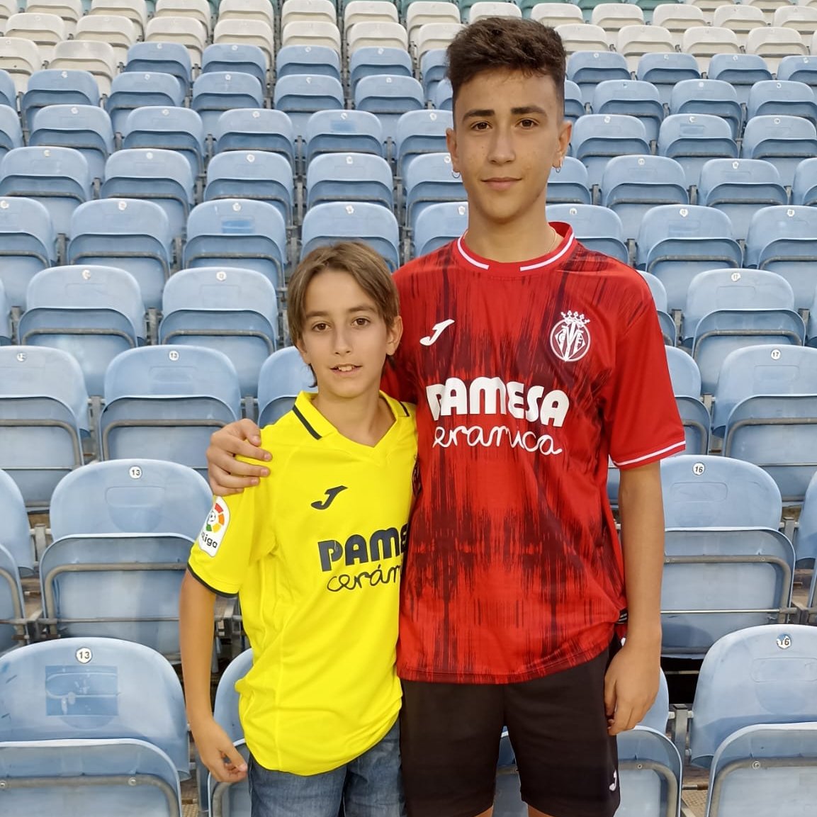 VillarrealCF's tweet photo. ¡Nunca estamos solos 👏! ¡Hoy tenemos dos groguets en Faro 🇵🇹 que nos visitan desde Almería 😱! https://t.co/961lIoQest