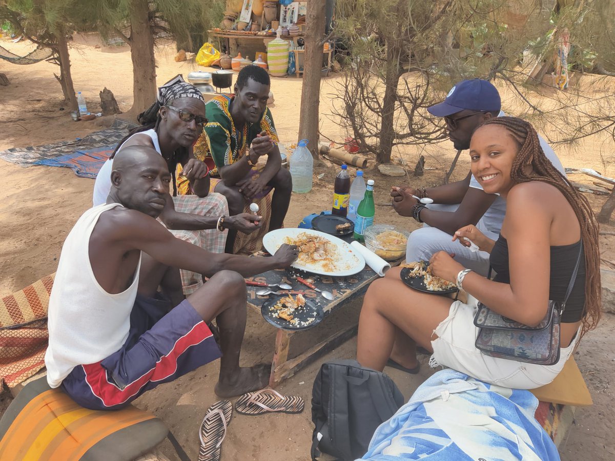 SebaGolfa's tweet photo. La vie peut parfois vous faire de belles surprises..Remember:"you only have one chance to give someone a good impression : the first time" #16YearsLater #TerangaLand #SameSoul #SameSmile #SamePassion #SameHuman #CopaBoubacarMyAfricanAngels #MagicMomentOfLife #GodBlessAfrica 🇨🇲❤️ https://t.co/YX9JjPOeT2