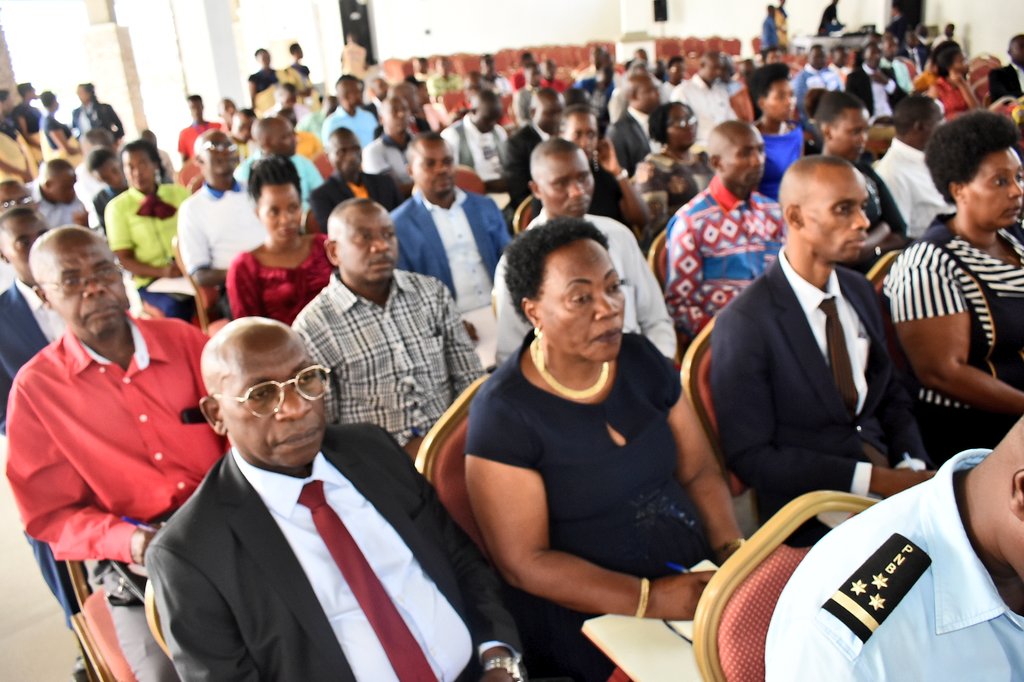 RTNBurundi's tweet photo. A l'issue de la rencontre de la @BankiNkuru avec les représentants des #Groupements financiers communautaires, elle recommande aux #GFC dont le niveau d'activité est avancé de prendre toutes les disposit° nécessaires pour muter vers une ô catégorie de microfinance de leur choix https://t.co/PlLcdUNGxj