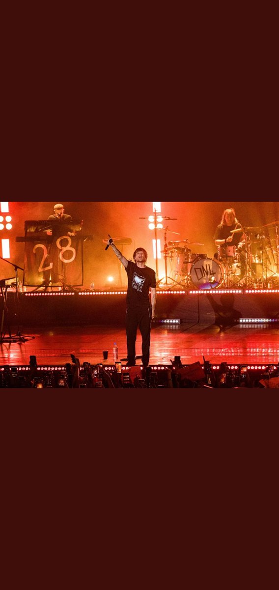 HudconLove's tweet photo. Louis in Jakarta for his show. 
Credit to the orginal uploaders
#LTWTJakarta https://t.co/XPGtkal6hA
