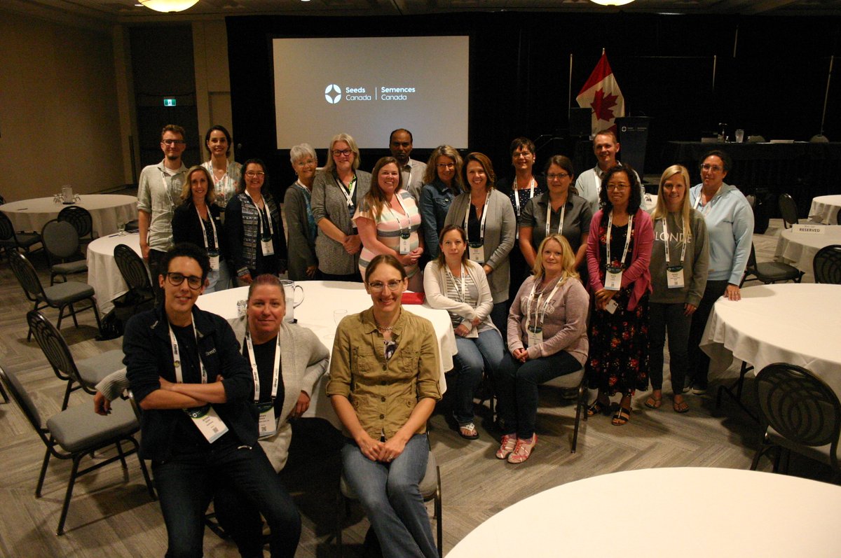 The seed analyst gang at #SCAnnualMtg2022 is great at posing for group shots. Looking classy guys!