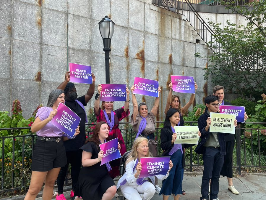 lassociaciodsr's tweet photo. 🟣 THE PEOPLE WANT SYSTEM CHANGE!

Achieving the #SDGs means human rights for all! Our lives, bodies &amp; identities are not up for debate.

🌈 Stop the attacks on #LGBTQI people! Protect trans women &amp; kids! Queer rights are human rights! https://t.co/YSHJK7sMxS