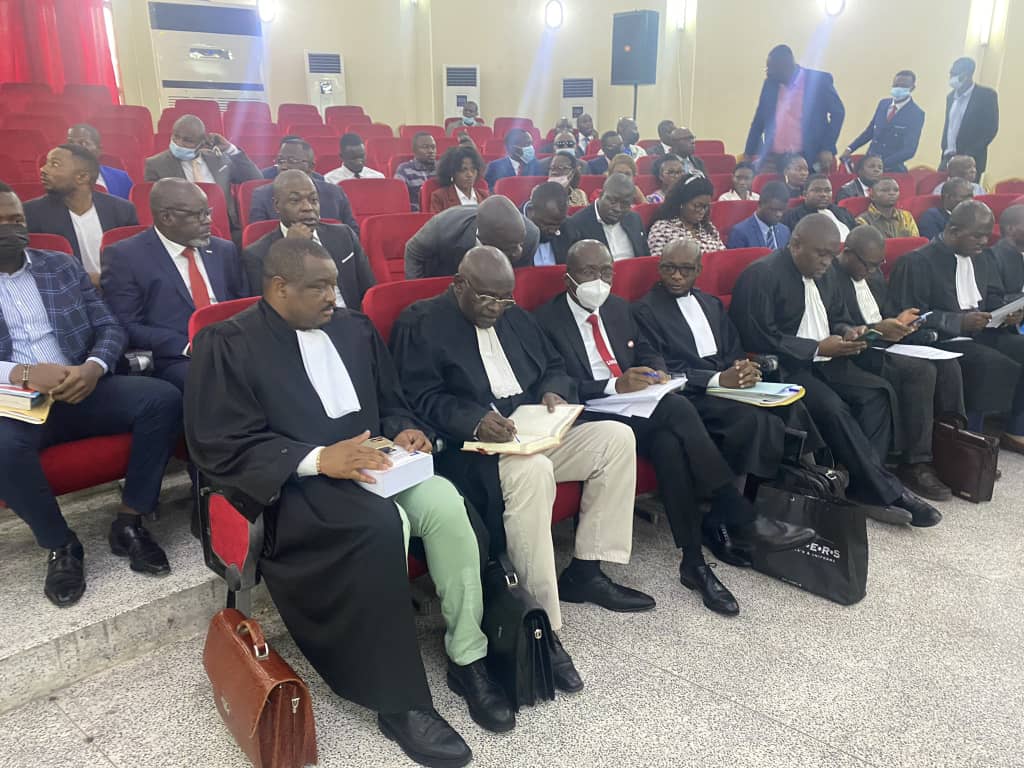 IsralMutombo11's tweet photo. Affaire Bukanga #Lonzo : "il n'existe pas une procédure de transfèrement du dossier de la cour constitutionnelle à la cour de cassation d'un ancien premier ministre et actuellement sénateur" a déclaré l'avocat de Matata Ponyo Maître Laurent Onyemba à l'audience de ce jeudi. https://t.co/fLMxSVXY1G