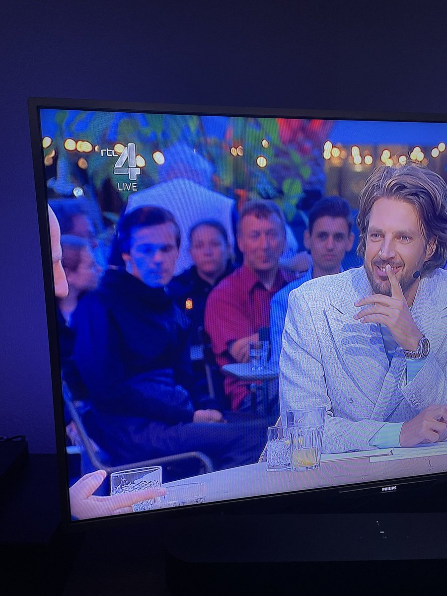 MediateToResult's tweet photo. Linksachter #Renze man with a white mask… https://t.co/iEKEL820Xw